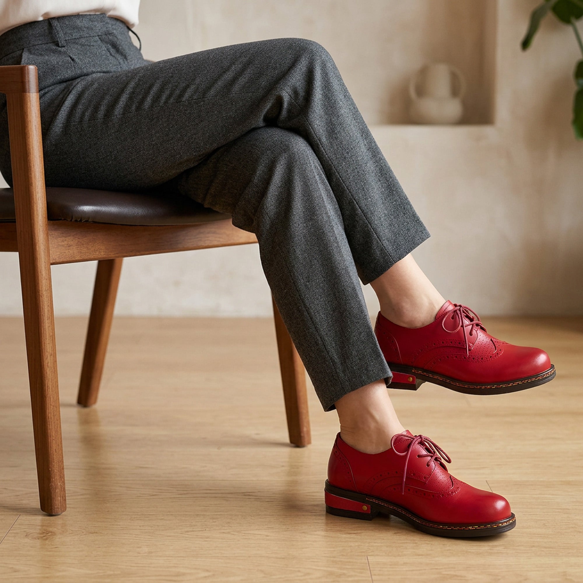 Classic Brogue Leather Lace-Up Flat Shoes