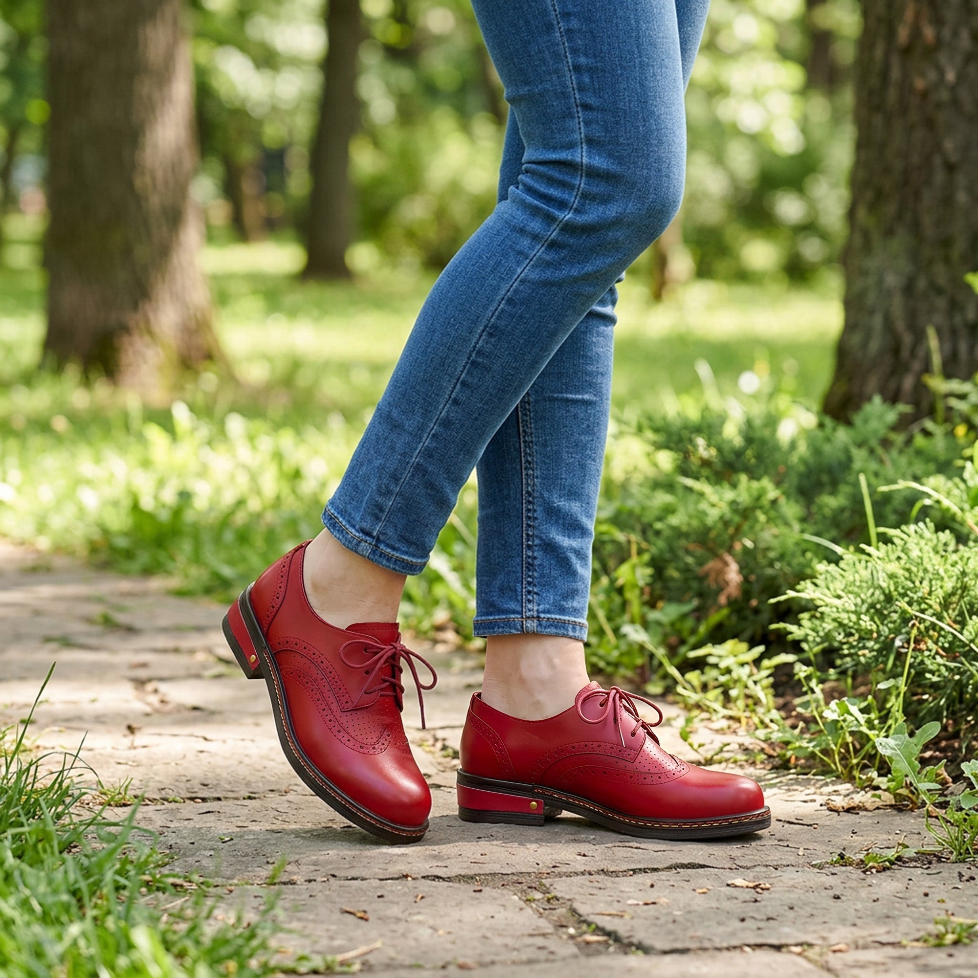 Classic Brogue Leather Lace-Up Flat Shoes