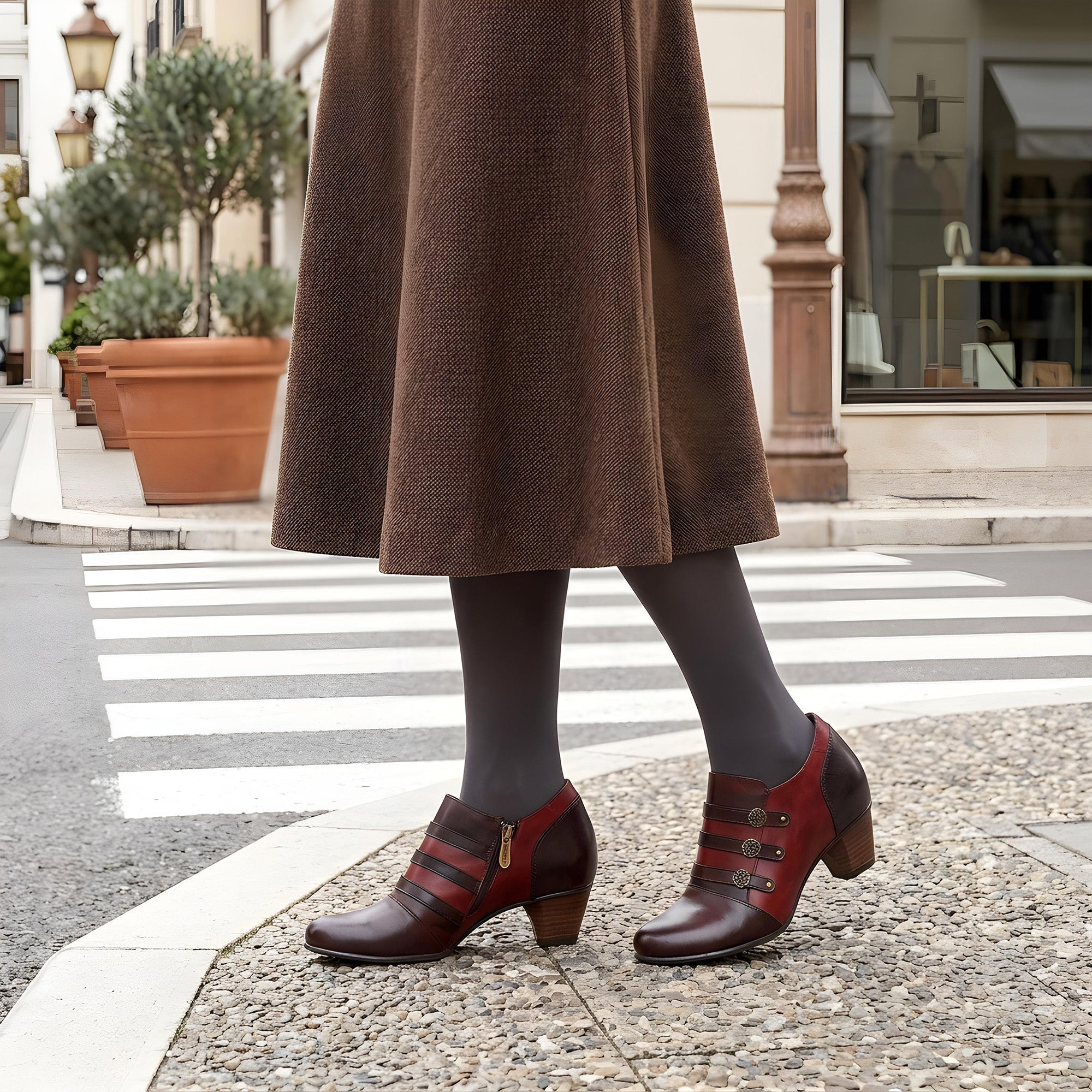 Vintage Two-Tone Floral Leather Pumps