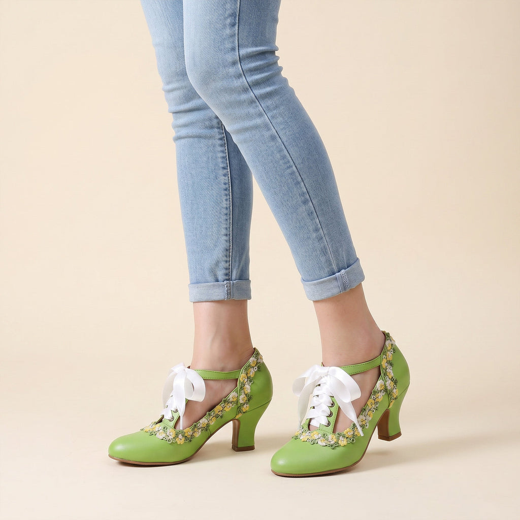 Spring Daisy Floral Vintage Pumps